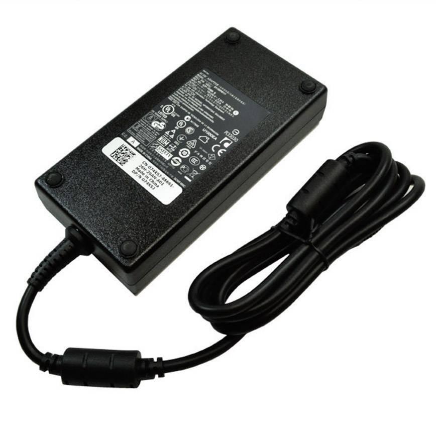 Ett svart nätadapter med långt kabel, lämplig för användning med elektroniska enheter. Text med tekniska specifikationer.