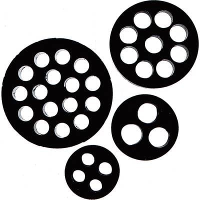 Fyra svarta, cirkelformiga skivor med olika antal hål, placerade parallellt i ett geometriskt mönster.