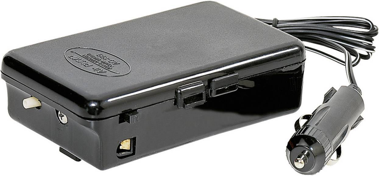 En svart batterilåda med kabel och billaddare, lämplig för strömförsörjning av enheter under resan.