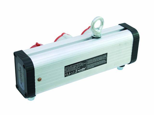 En rektangulär, metallisk elmotor med etikett. Den har avrundade kanter och en ögla på ovansidan för upphängning.