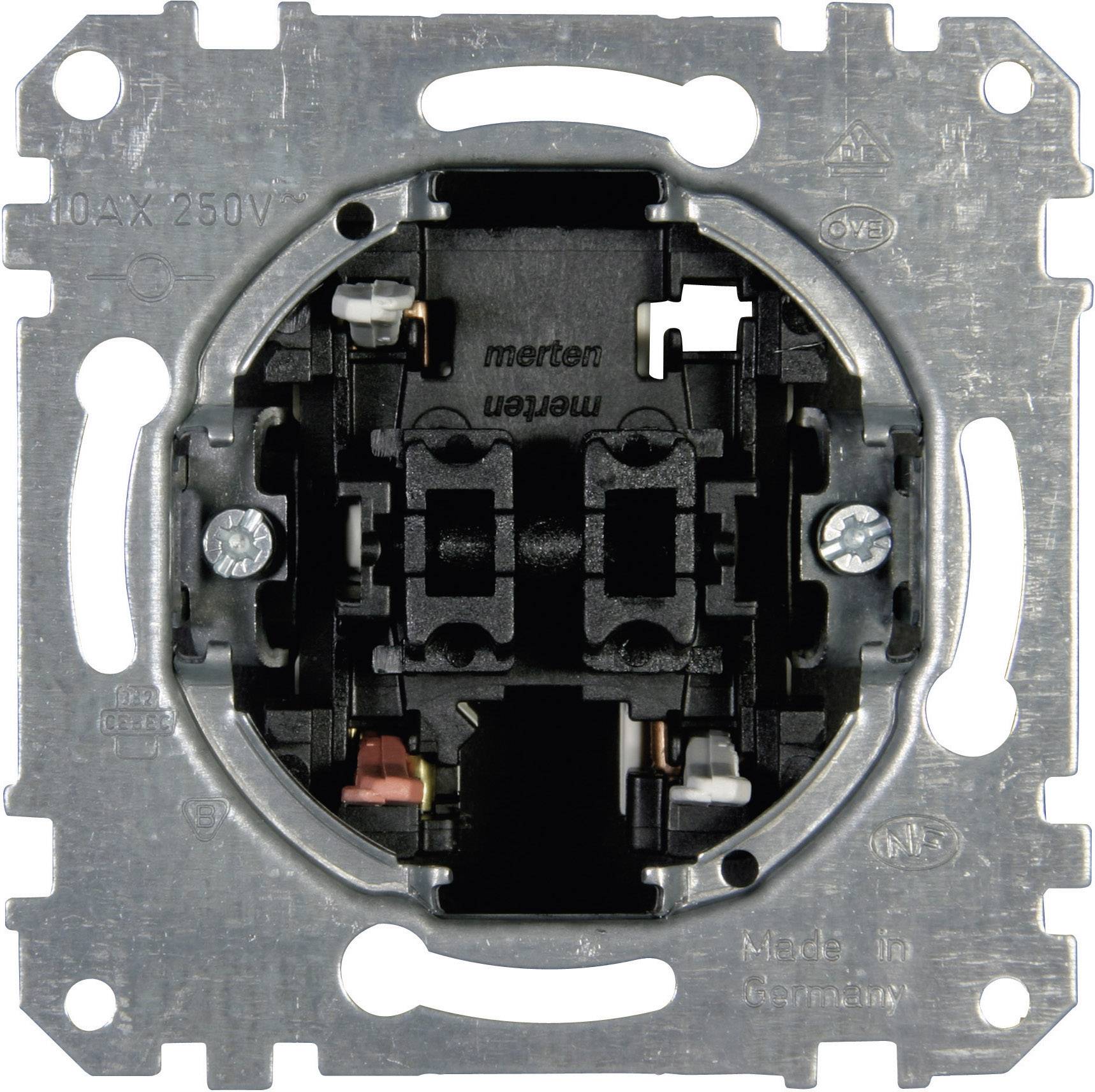 En elektroteknik switch utan hölje visar den interna kabeldragningen och switchmekanismerna. Kåpmärkningar synliga.
