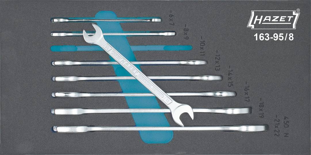 Skruvnyckelset i en låda, bestående av nio olika storlekar. Logotyp och modellnummer 'HAZET 163-95/8' synligt.