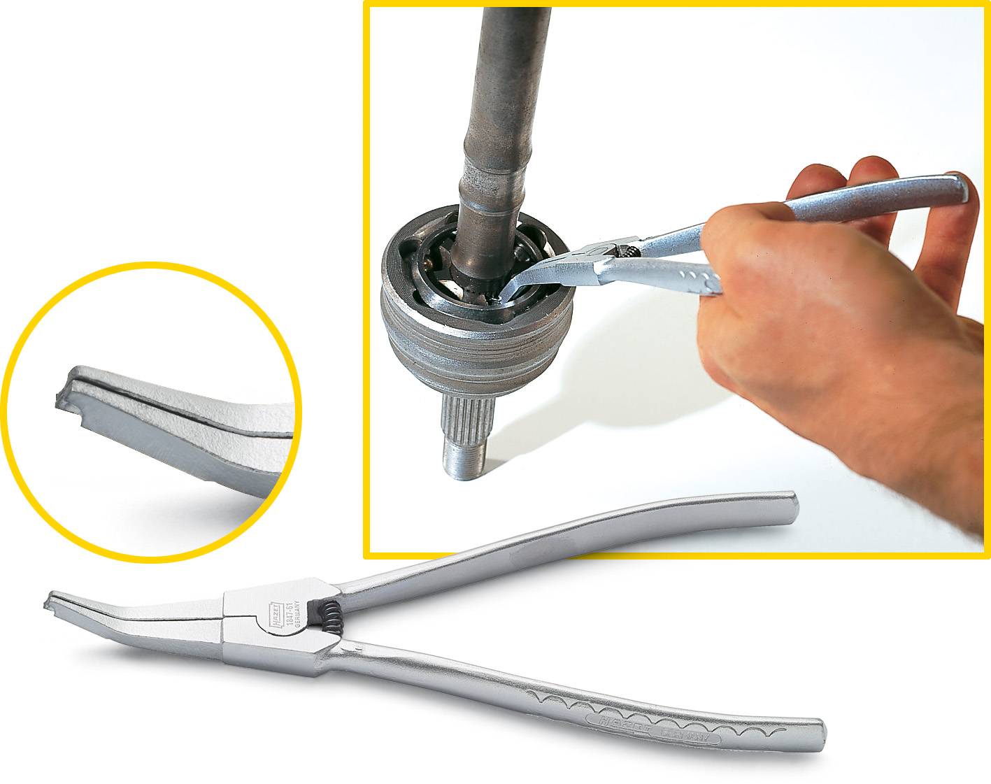 En hand håller en låsringstång för att ta bort en låsring från en metallaxel. Närbild av tångens spets till vänster.