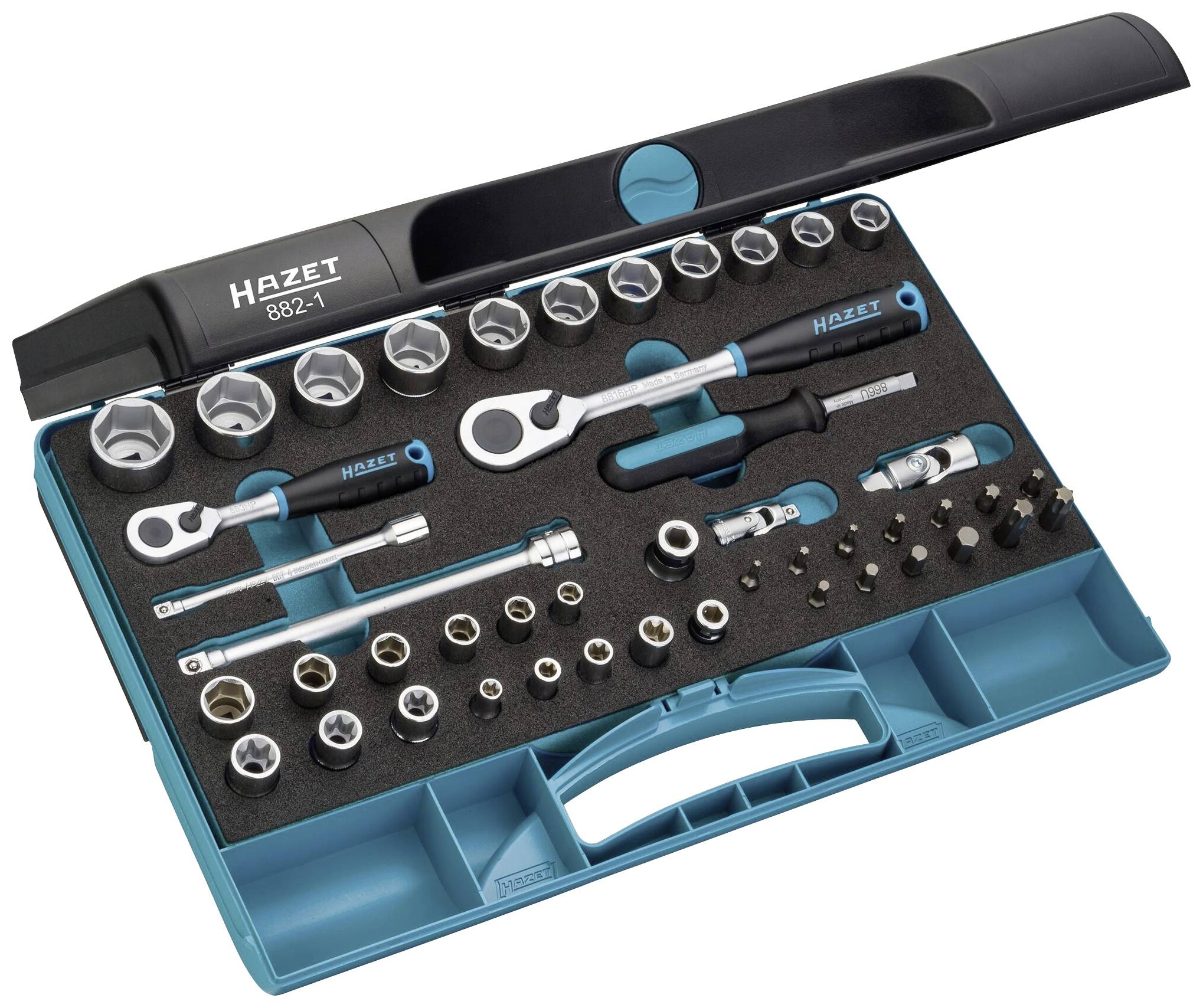 En öppen verktygslåda med olika hylsor, spärrnycklar och bits, placerade på svart skumgummi. Märkning: 'HAZET'.