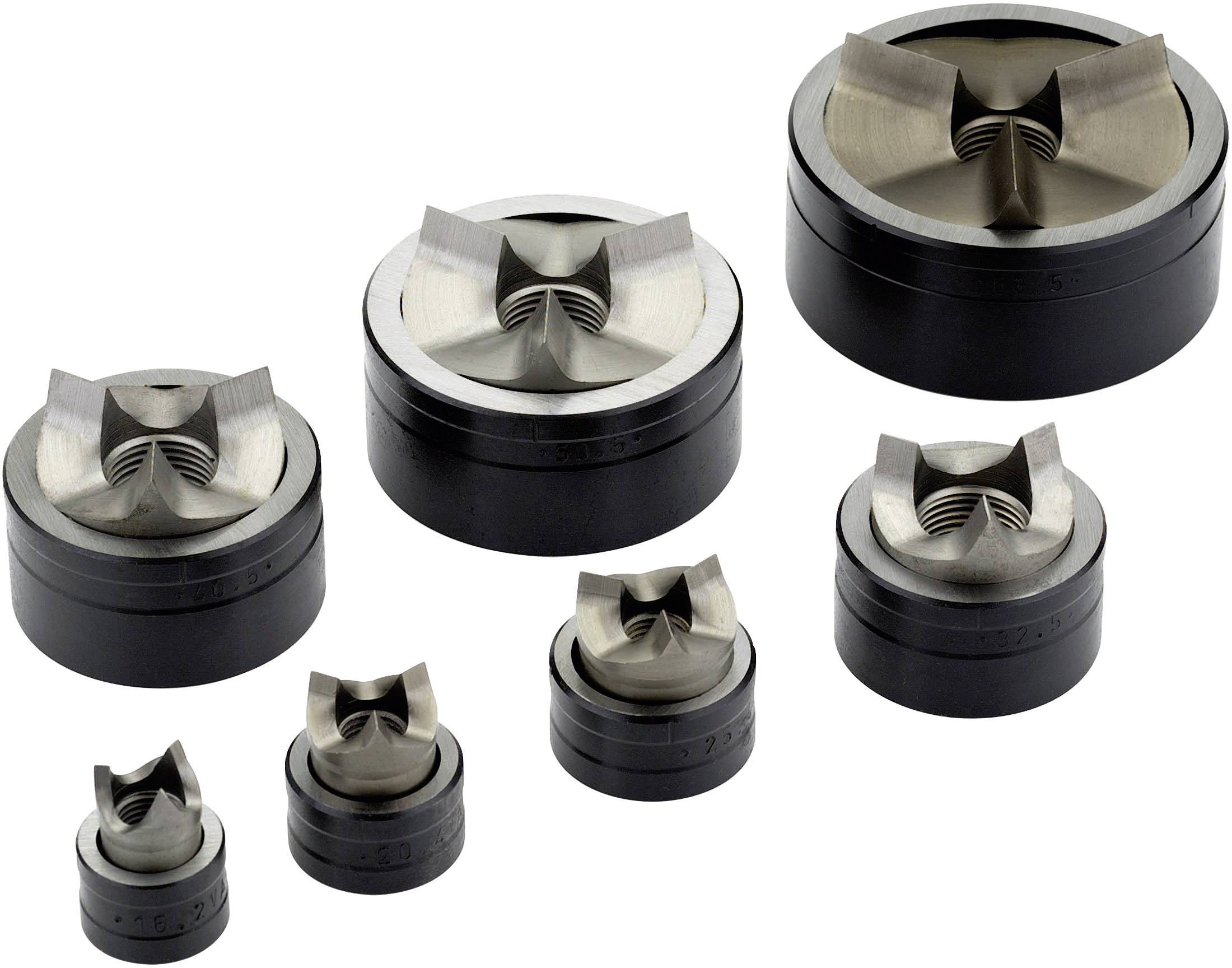 Flera spiralformade insatser i olika storlekar, arrangerade i ett rutnät. De tycks vara avsedda för metallbearbetning.