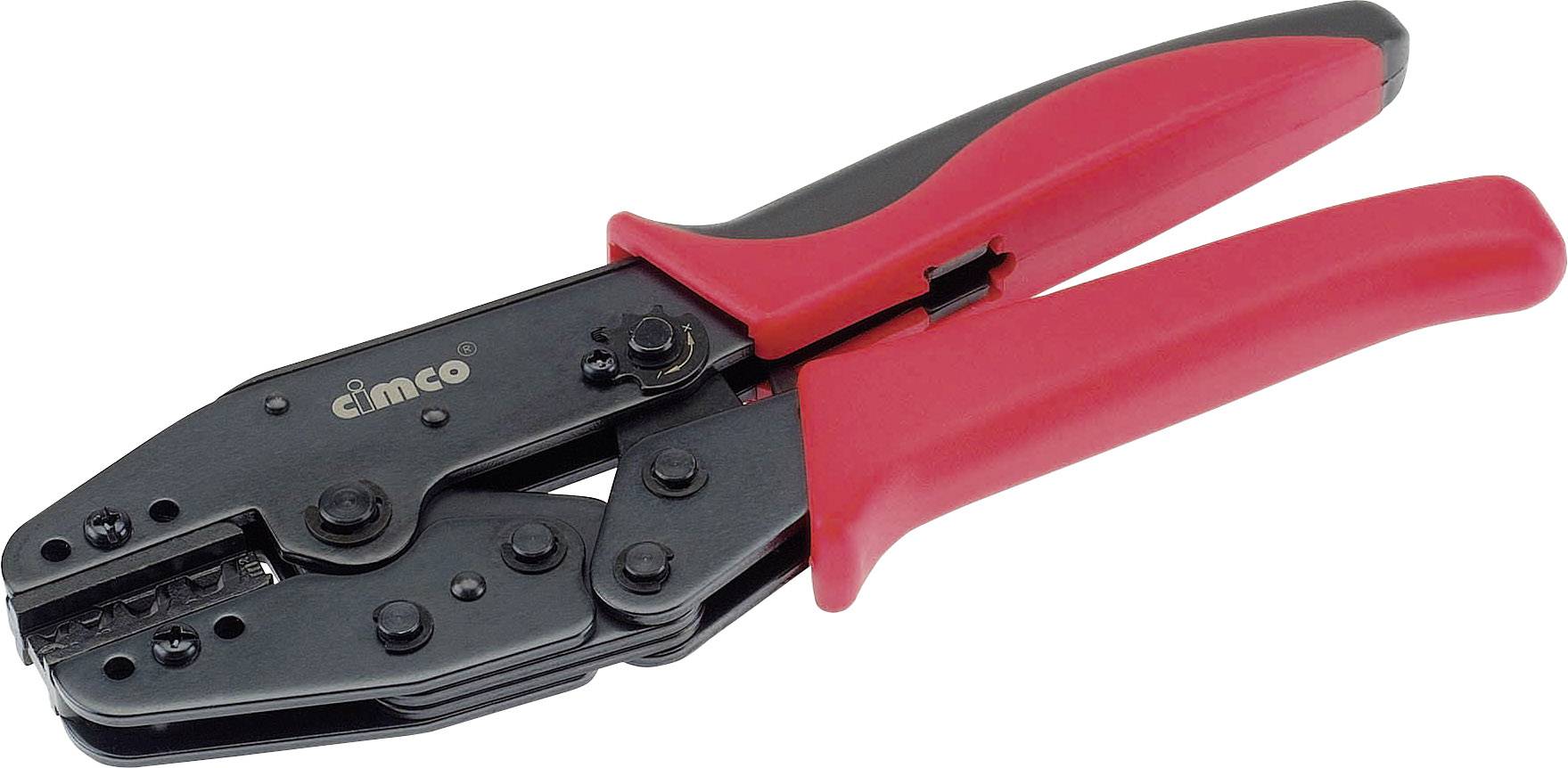 Crimptång med röda handtag och svart mekanism. Lämplig för att ansluta kablar och kontakter i elektriska tillämpningar.