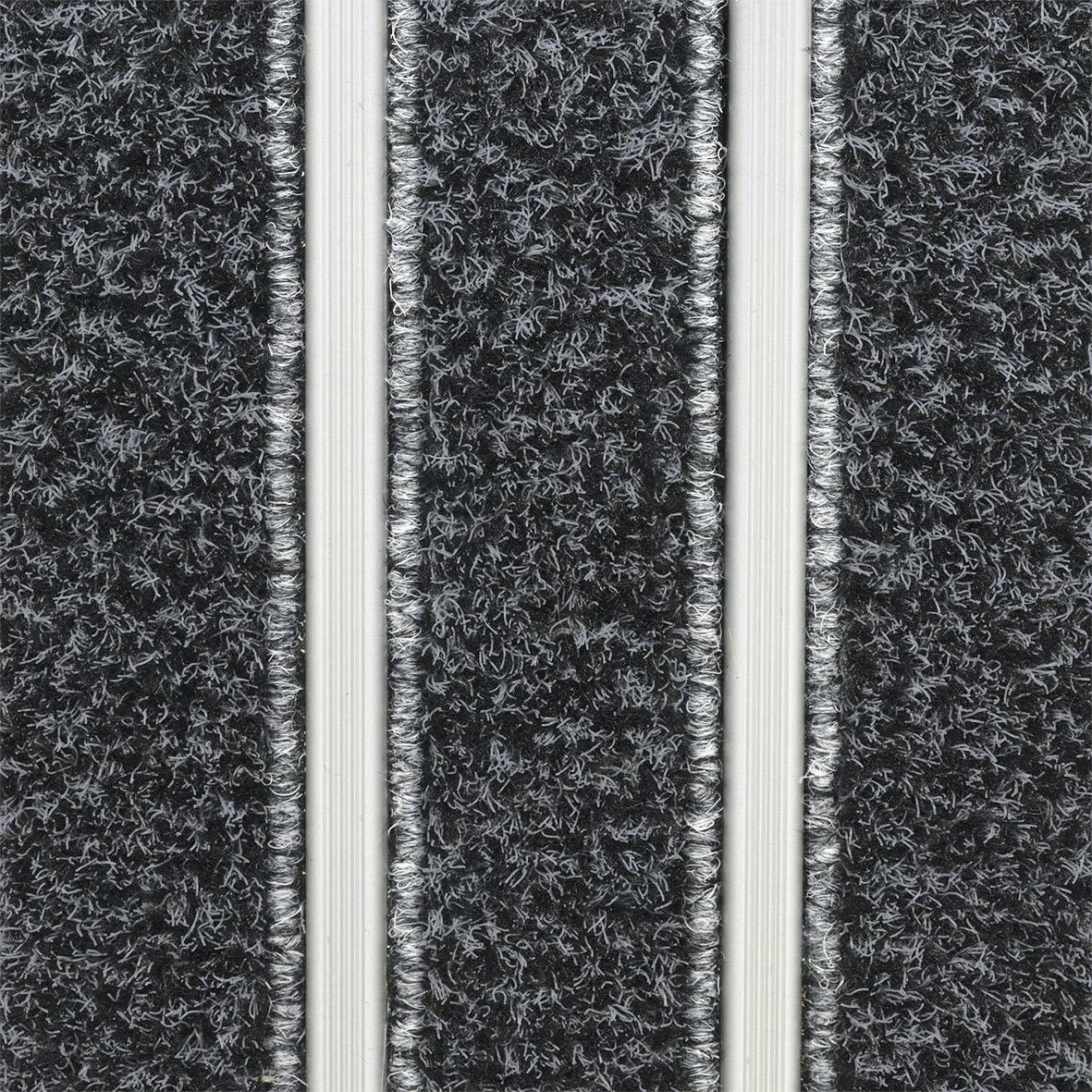 Mörkgrå struktur med vertikala remsor av aluminium.