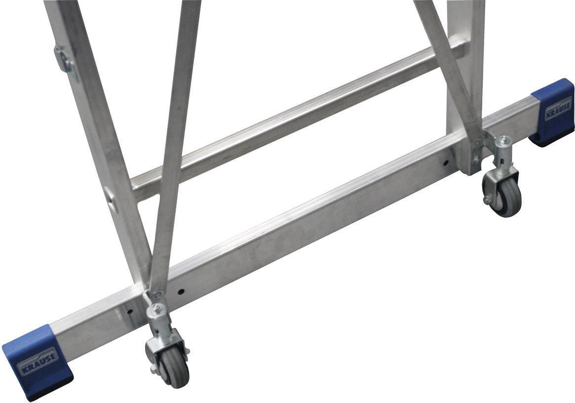 En justerbar aluminiumstege med två hjul och blå plastskydd, sannolikt för stabilisering och enkel förflyttning.