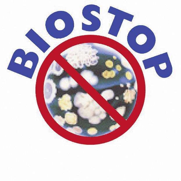 Logotyp med texten 'BIOSTOP' och en genomstruken illustration av mikrober, vilket antyder skydd eller förebyggande åtgärder.