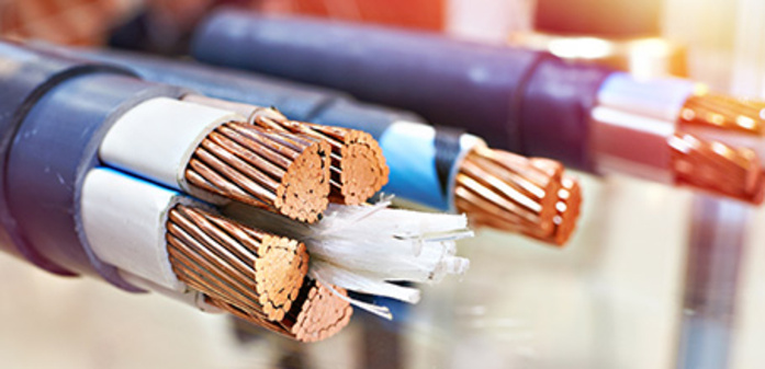 Jak správně uspořádat kabeláž? Kabely a řešení pro správu kabelů