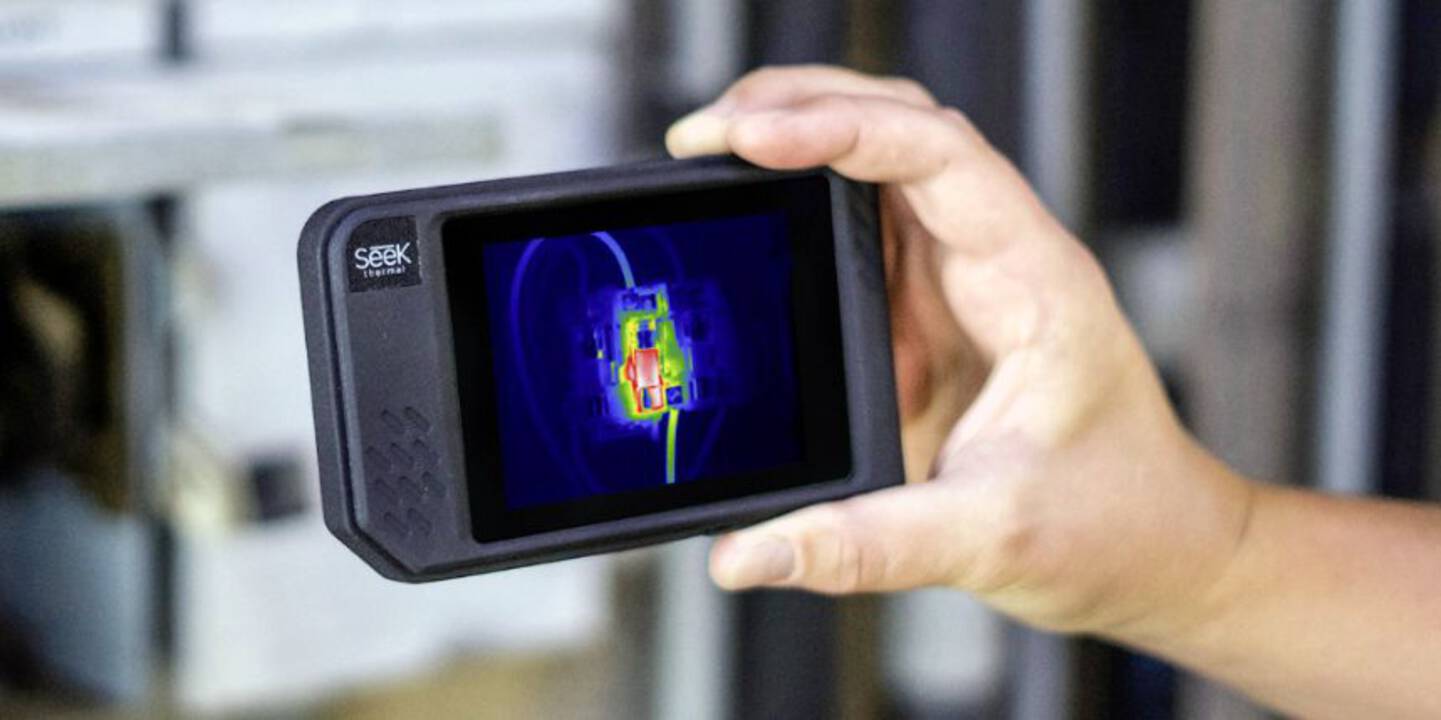 Termokamera SeekShot překvapí hlavně dobrými možnostmi analýzy obrazu přímo v zařízení a funkcí pro streamování dat do tabletu pomocí bezdrátových sítí Wi-Fi. 