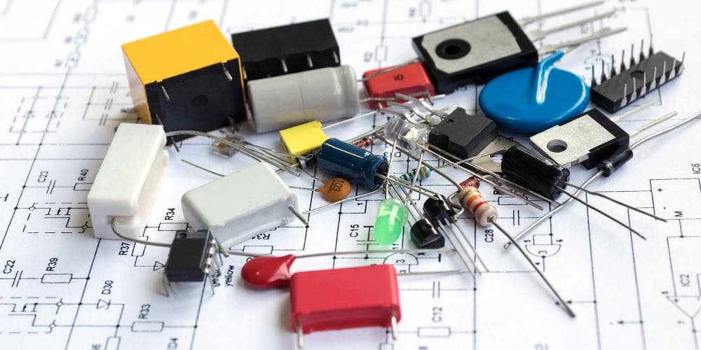 LED, usměrňovač, relé nebo Peltiérův článek