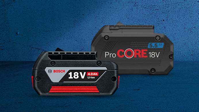 To Bosch ProCORE 18V-batterier, et på 5,5Ah og et på 4,0Ah, er vist på en mørkeblå baggrund.