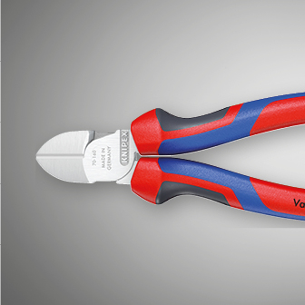 Et nærbillede viser en Knipex-sideskærer med røde og blå håndtag mod en grå baggrund.