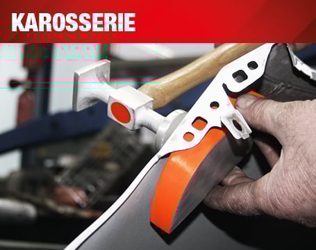 Anwendungsbeispiel für KS Tools Karosseriewerkzeuge bei der präzisen Blechbearbeitung mit Ausbeulhammer und Handfaust unter der Überschrift „Karosserie“.