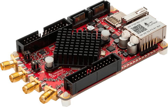 Red Pitaya STEMlab 125-14 Entwicklungsplatine mit diversen Anschlüssen für Messtechnik.