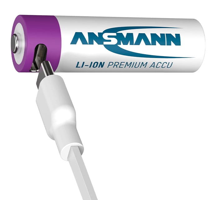 Ein Ansmann Li-Ion Premium Akku wird über ein USB-C Kabel aufgeladen.