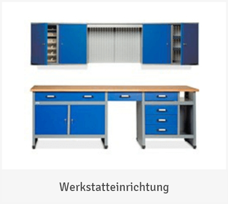Eine blau-graue Werkbank-Kombination mit Holz-Arbeitsplatte, Schubladen und Unterschränken sowie passenden Hängeschränken auf weißem Hintergrund mit der Unterschrift „Werkstatteinrichtung“.