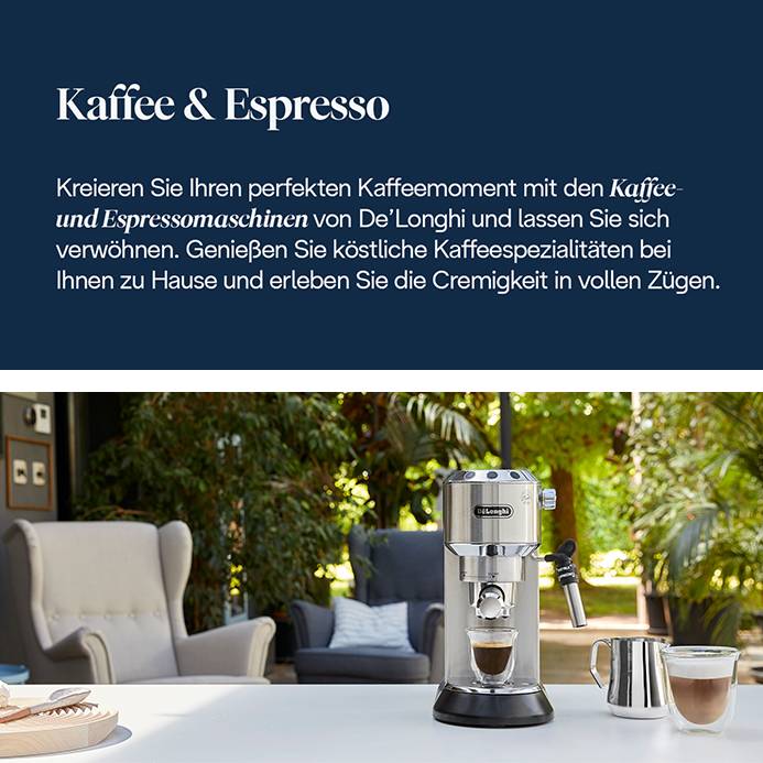Das Bild zeigt im oberen Bereich weißen Text auf dunkelblauem Grund mit der Überschrift "Kaffee & Espresso" und einer kurzen Beschreibung, während der untere Bereich eine silberfarbene De'Longhi Dedica Espressomaschine auf einer hellen Oberfläche im Freien mit einem zubereiteten Espresso in einer Tasse und einem Edelstahl-Milchkännchen zeigt