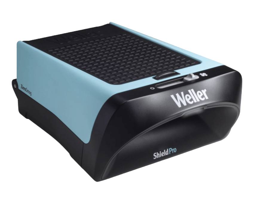 Ein kompaktes, tischbasiertes Weller ZeroSmog Shield Pro Lötrauchabsauggerät in Hellblau und Schwarz mit einer gitterartigen Oberseite und einer frontalen Absaugöffnung auf weißem Hintergrund.