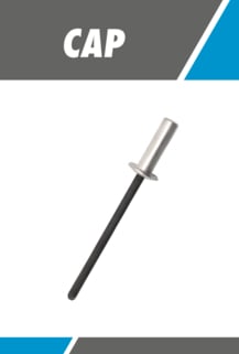 Das Bild zeigt eine einzelne, silberne CAP-Blindniete, die schräg von links unten nach rechts oben ausgerichtet ist, mit dem Wort "CAP" im oberen Bereich.