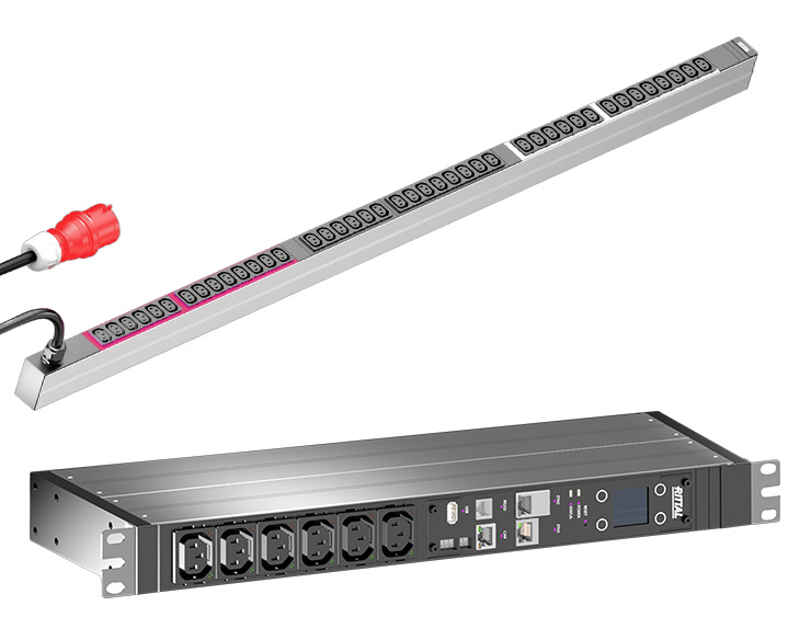 Zwei silber-graue Stromverteilungseinheiten: eine lange Steckdosenleiste mit vielen C13-Anschlüssen und rotem CEE-Stecker, sowie eine rackmontierbare PDU mit C13-Ausgängen, Netzwerk- und USB-Anschlüssen und einem Display.