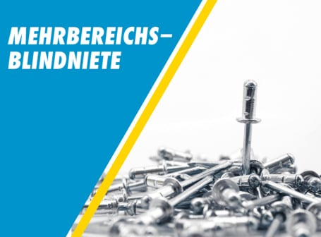  Das Bild zeigt einen Haufen glänzender Mehrbereichs-Blindnieten auf weißem Hintergrund, wobei eine einzelne Niette aufrecht steht und der Text "MEHRBEREICHS-BLINDNIETE" links im blauen Bereich platziert ist.