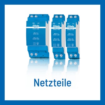 Eine Produktgrafik vor weißem Hintergrund mit blauem Rahmen, die drei blaue Eltako SNT15 Hutschienen-Netzteile mit Spiegelung zeigt, darunter steht in blauer Schrift die Bezeichnung „Netzteile".