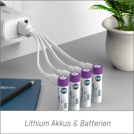 Das Bild zeigt eine Anordnung von 4 Lithium Akkus, die auf einer Anrichte stehen. Jedes Lithum Akkus ist direkt mit einem Kabel an ein Ladegerät angschlossen. Bei Klick auf das Bild werden die Ansmann Lithium Akkus und Batterien aufgerufen..