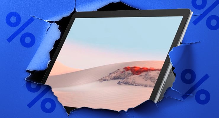 Ein Tablet mit einer Landschaftsaufnahme auf dem Display erscheint hinter einem aufgerissenen blauen Hintergrund.