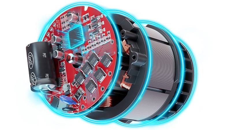  Eine detaillierte Nahaufnahme zeigt einen Einhell PurePOWER Brushless Motor, der von blauem Licht umgeben ist und dessen elektrische Komponenten sichtbar sind.