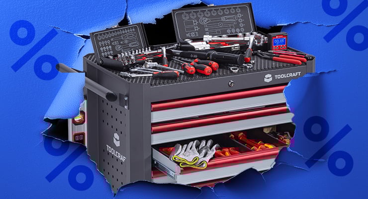 Ein geöffneter Werkzeugwagen von Toolcraft ist gefüllt mit diversen Werkzeugen, Handschuhen und Messgeräten.