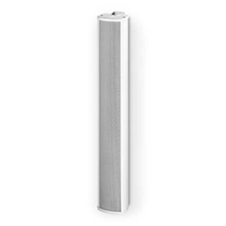 Das Bild zeigt eine längliche, schmale Lautsprechersäule in Weiß mit einem grauen, perforierten Gitter auf der Vorderseite, die vertikal an einer weißen Wand montiert ist.