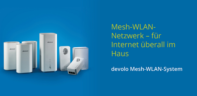 Eine Auswahl verschiedener devolo Mesh-WLAN-Komponenten vor blauem Hintergrund mit dem Text „Mesh-WLAN-Netzwerk – für Internet überall im Haus“.