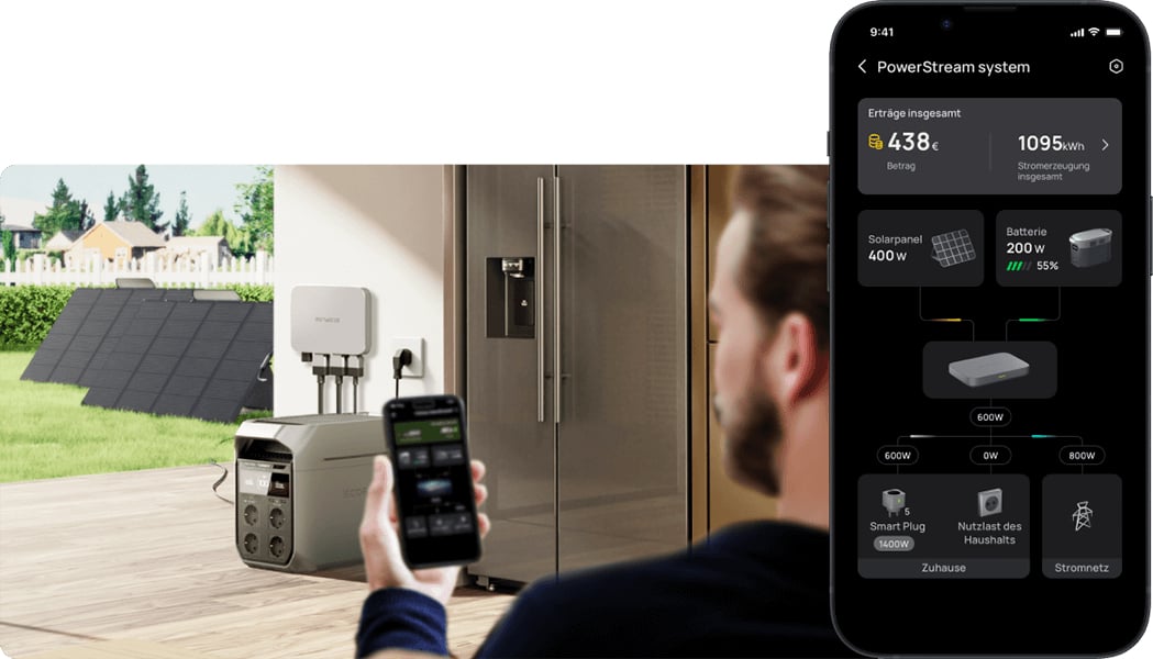 Mann hält Smartphone mit App-Oberfläche eines "PowerStream system" vor eine Installation aus Solarpanelen, Batterien und einem Gerät neben einem Kühlschrank.