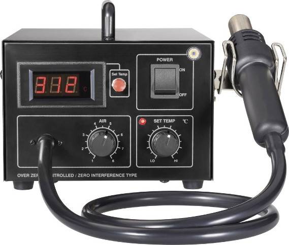 SMD-komponenter loddes med varmluft.