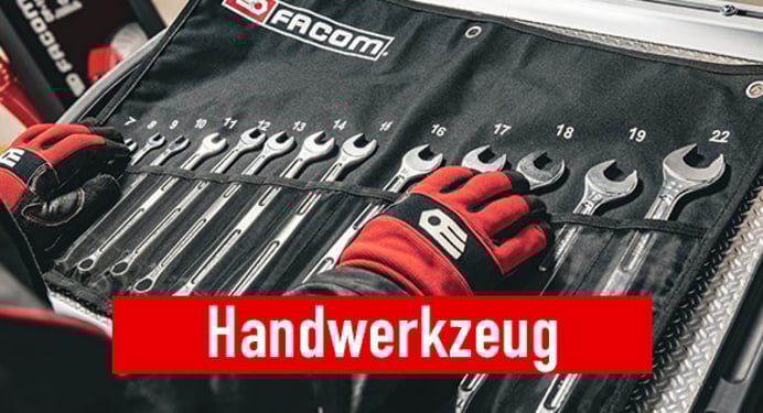 Das Bild zeigt eine Person, die mit beiden Händen eine Werkzeugtasche öffnet, in der eine Reihe von Handwerkzeugen, insbesondere Maulschlüsseln, ordentlich angeordnet ist. Bei Klick auf das Bild werden Handwerkzeuge von Facom aufgerufen.
