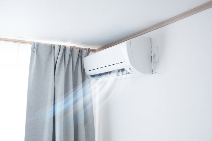 Klimaanlage in Raum mit Inverter-Technologie
