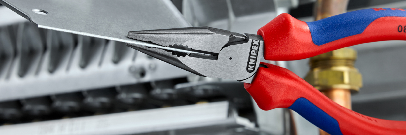 Een uitgebreide foto van de combinatie- en multifunctionele tangen van Knipex, waarop diverse gereedschappen te zien zijn die meerdere functies combineren, zoals grijpen, knippen en buigen.