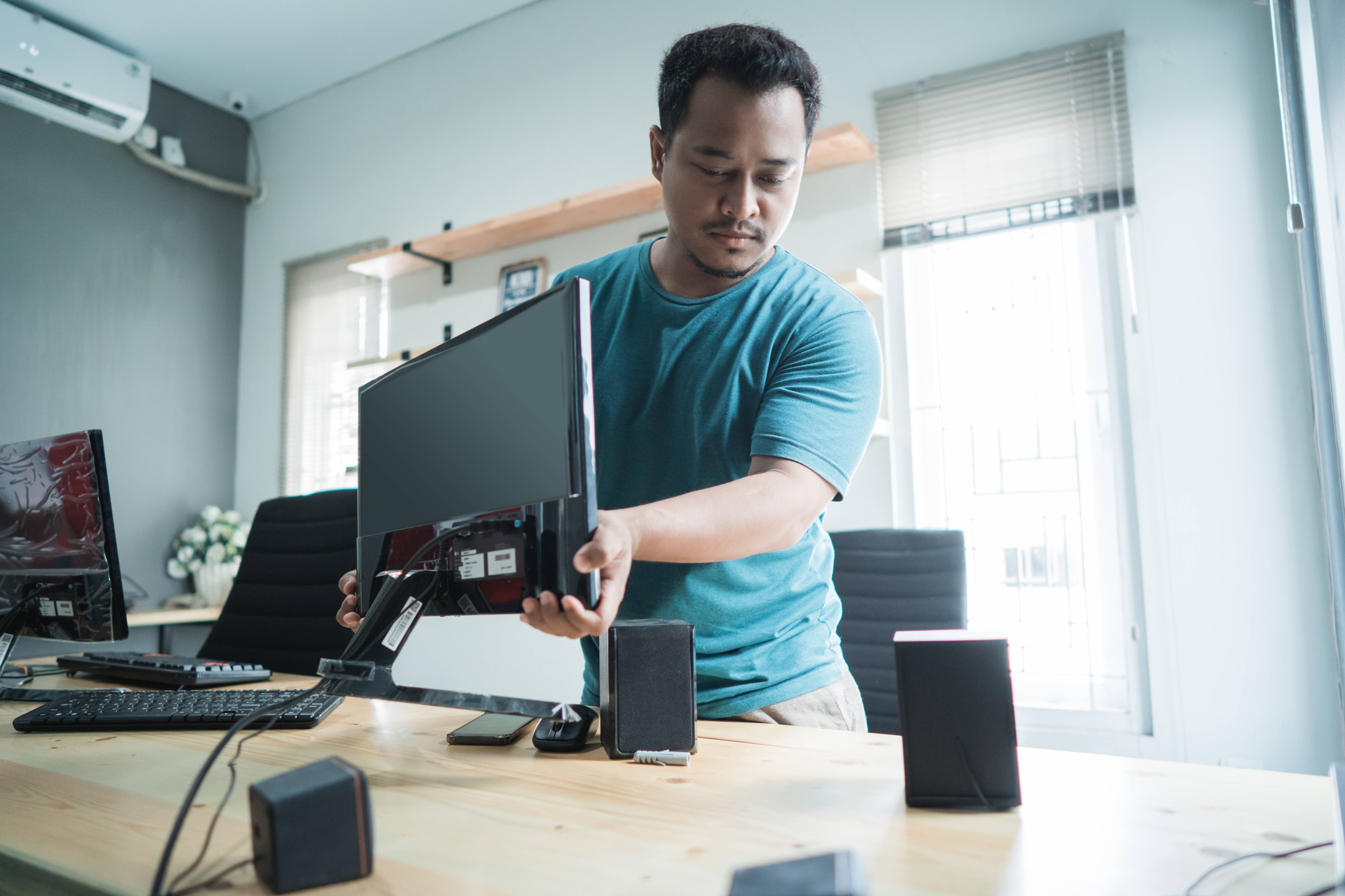 HDMI und DisplyPort Kabel im Einsatz