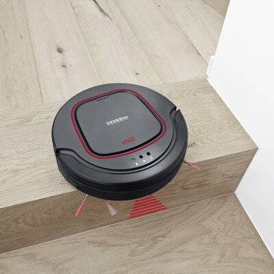 Die Absturzsicherung verhindert, dass der Staubsaugroboter über Stufen hinabfällt.