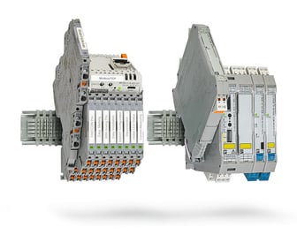 Une image détaillée d'un convertisseur Phoenix Contact, présentant un appareil conçu pour transformer des signaux électriques ou des niveaux de tension pour diverses applications industrielles.