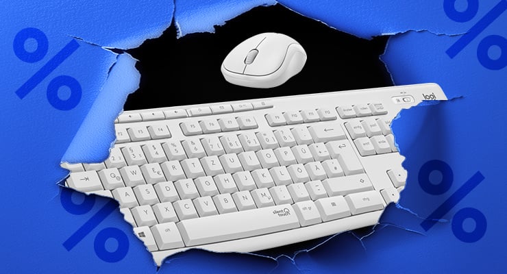 Eine weisse Tastatur mit passender Maus wird hinter einem aufgerissenen blauen Hintergrund sichtbar.
