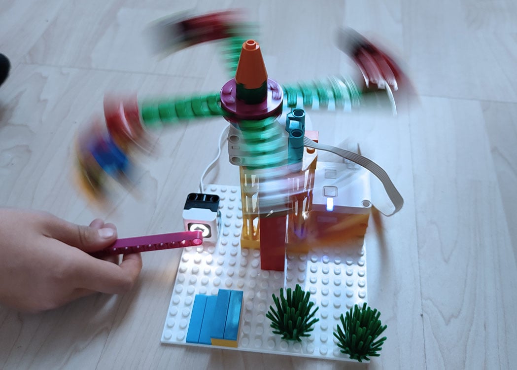 Test spielerisch lernen mit LEGO Education SPIKE Essential