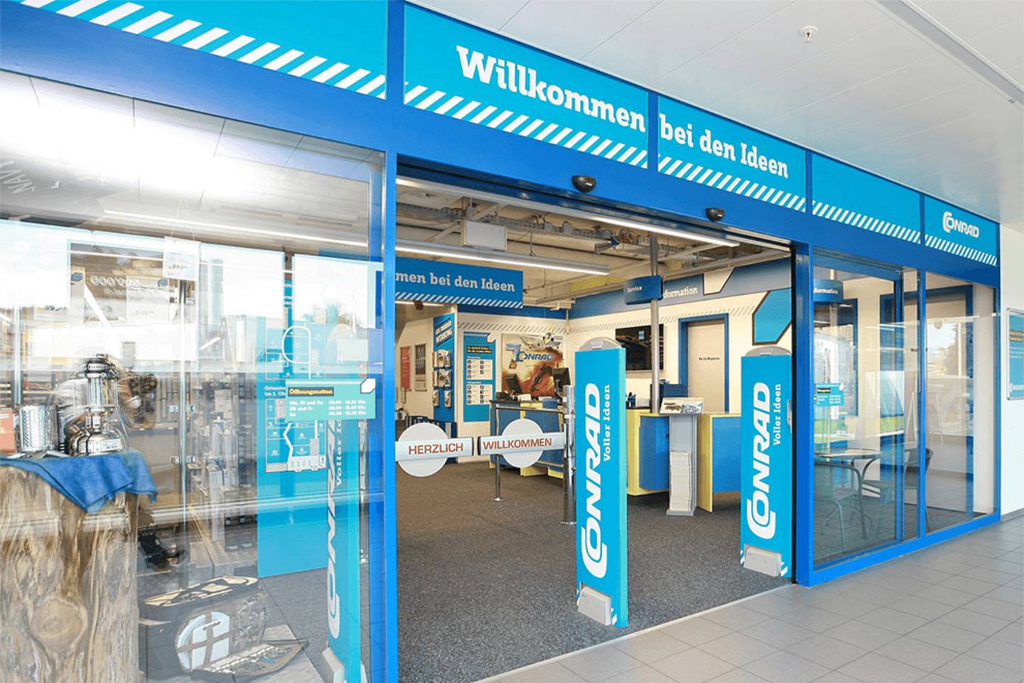 Eingangsbereich der Conrad Filiale in Emmenbrücke