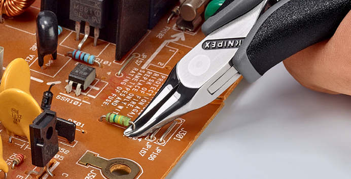 Een paar schuine snijmessen.