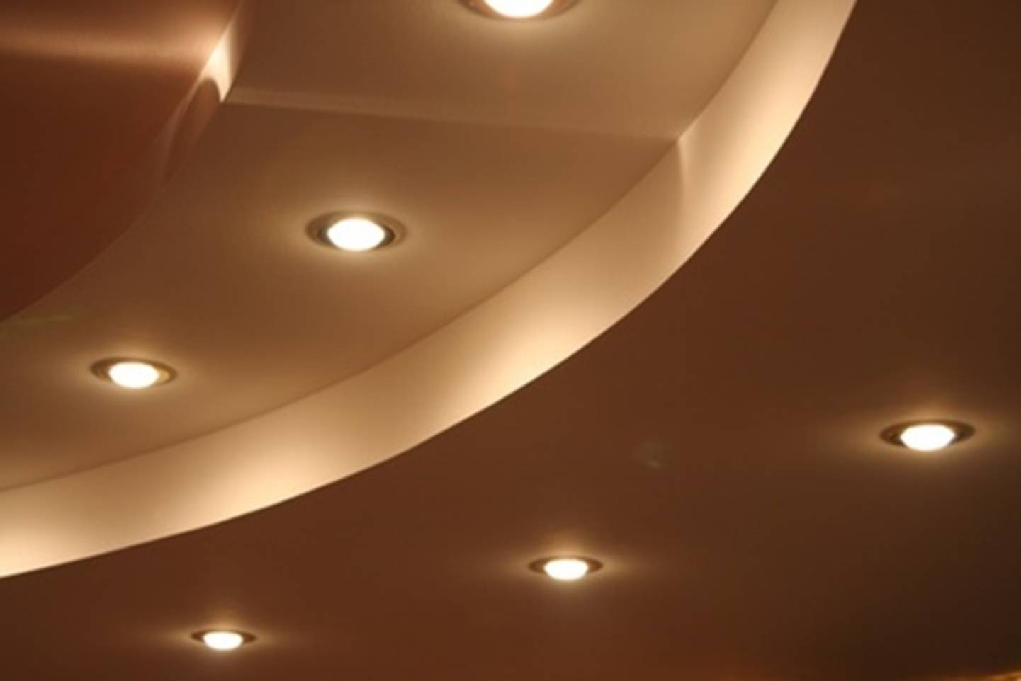 FAQs: Die häufigsten Fragen zu LED-Einbaustrahler