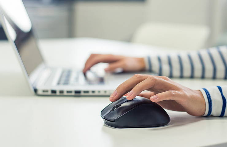 Hand mit ergonomisches Computer-Maus