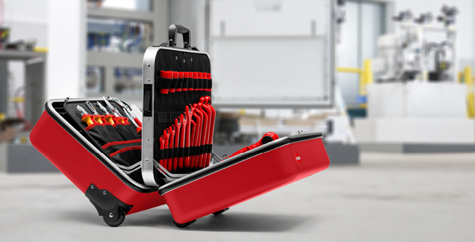 Een afbeelding die het belang van hoogwaardig geïsoleerd gereedschap benadrukt, met tekst of een visueel thema dat "Geïsoleerd gereedschap: een kwestie van vertrouwen" in een professionele context overbrengt.