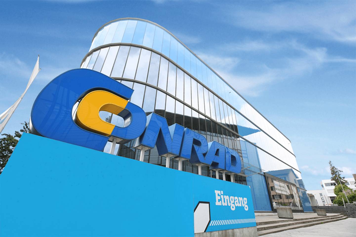 Aussenansicht der Conrad Filiale in Dietlikon